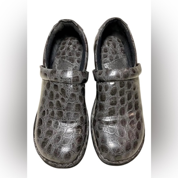 Born Concept B.O.C size 6.5-7 gray croc embossed vegan leather slip on clogs - Picture 1 of 9